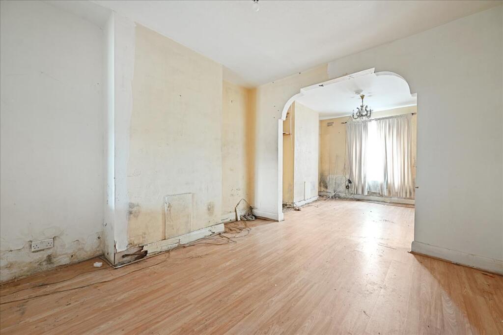 Cricklewood Lane, London, NW2 photo 2