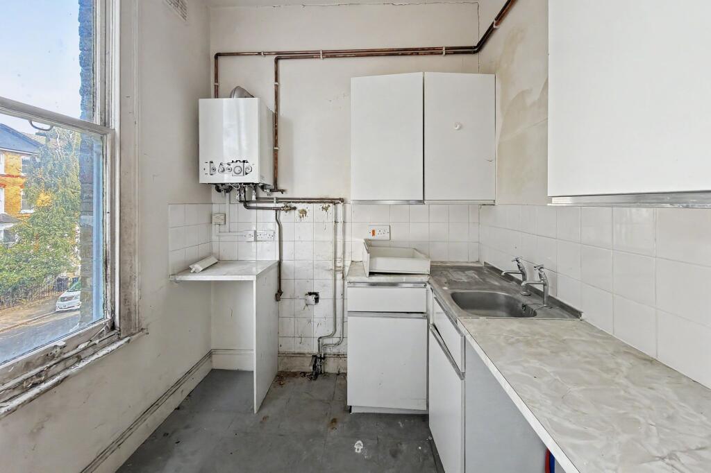 Flat C, 30 Colvestone Crescent, Hackney, London, E8 2LH photo 3