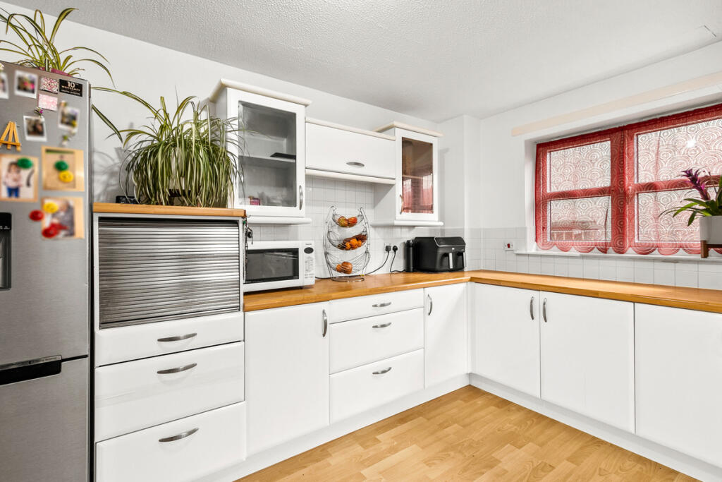 House in Paisley, Dykebar - More