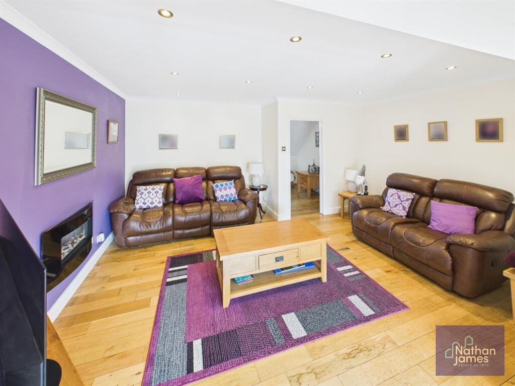 Windsor Drive Magor photo 2