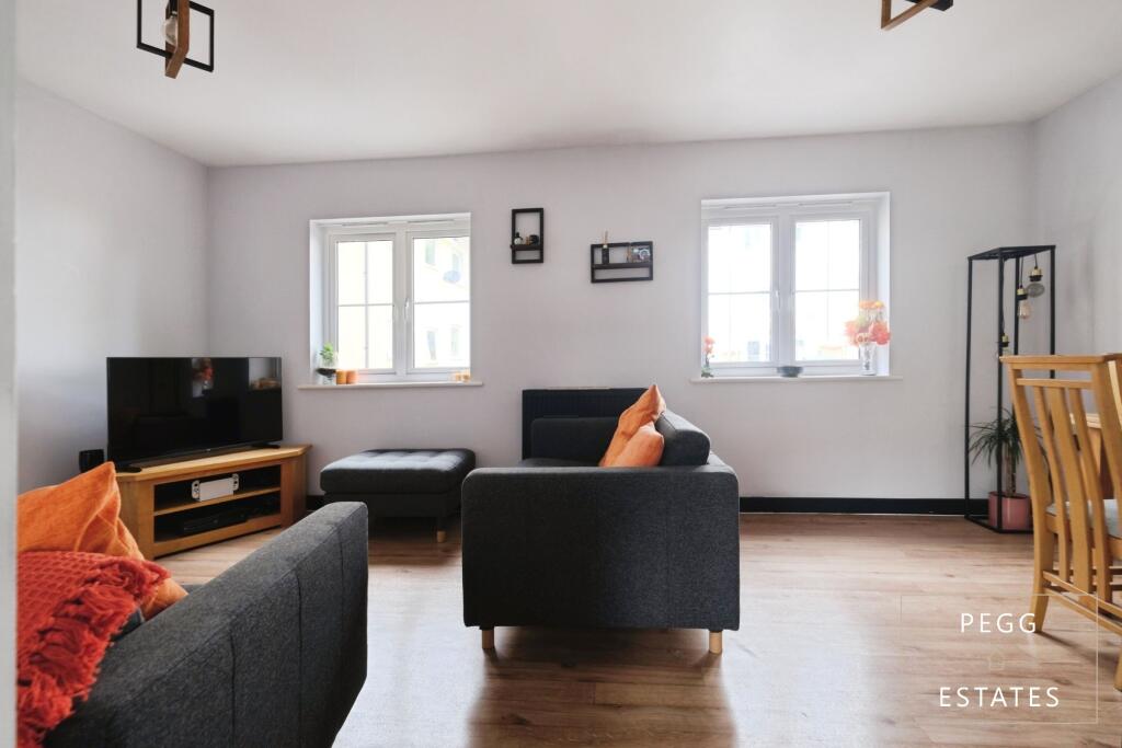 House in Torquay, Torbay - More