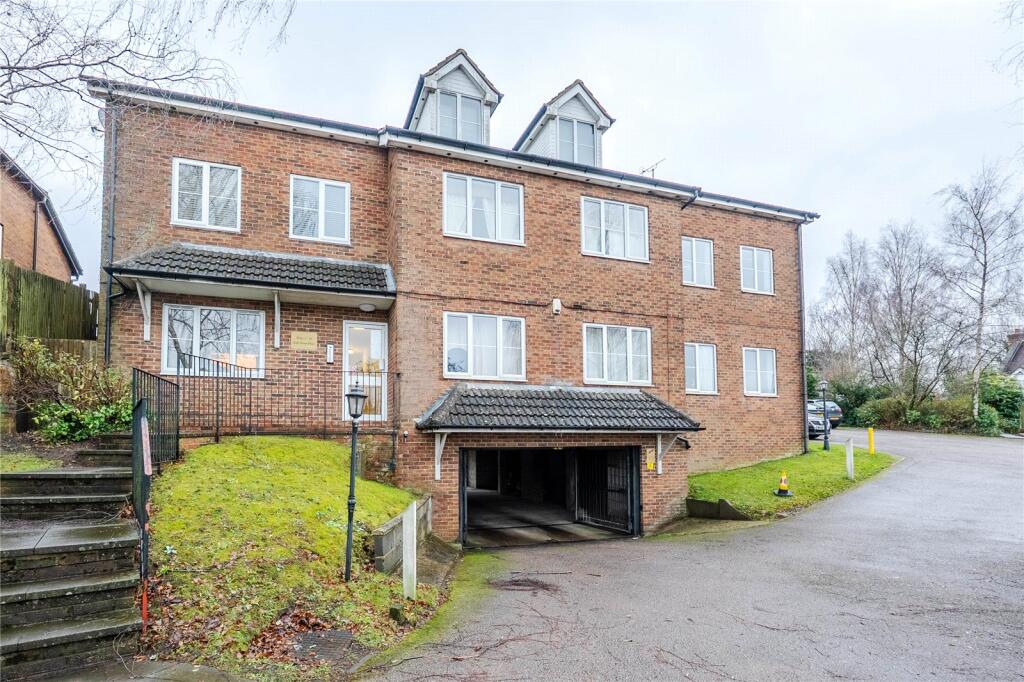 Main image of property: Half Moon Place, Dunstable, Bedfordshire, LU6