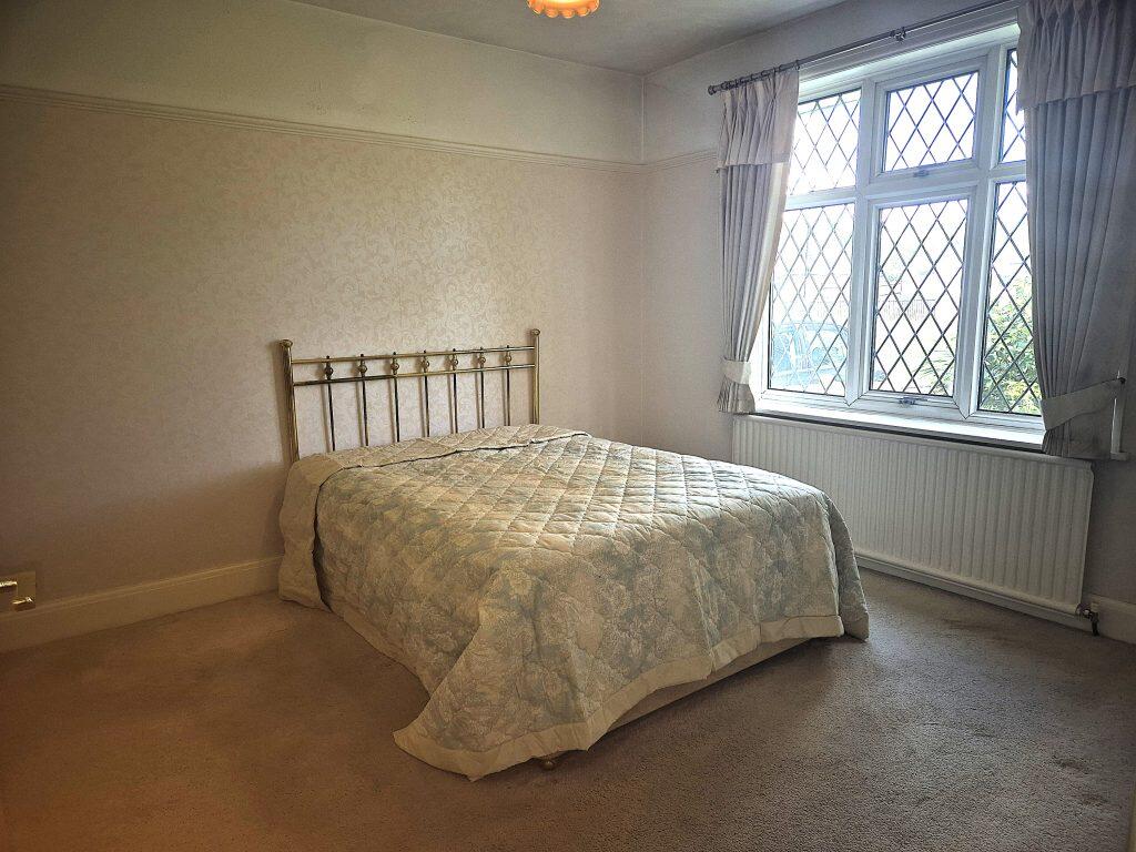 House in Southampton, Redbridge - More