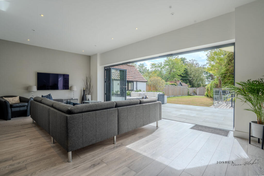 House in Brentwood, Brook Street - More