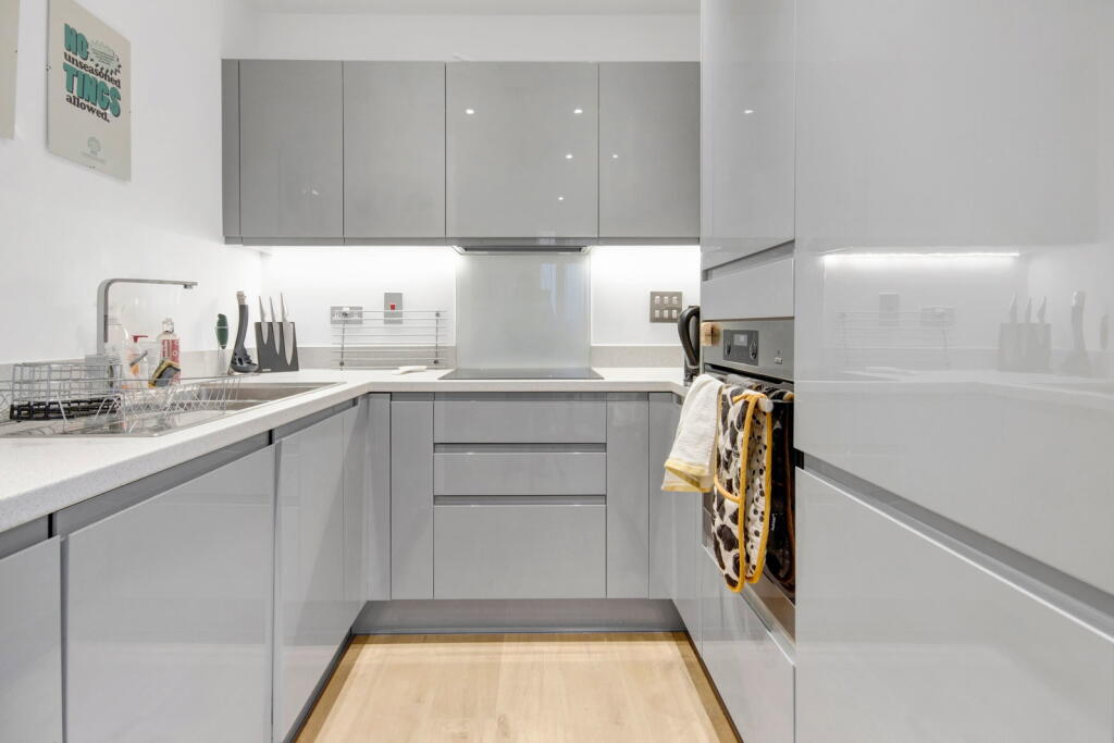 Apartment in London - View 5