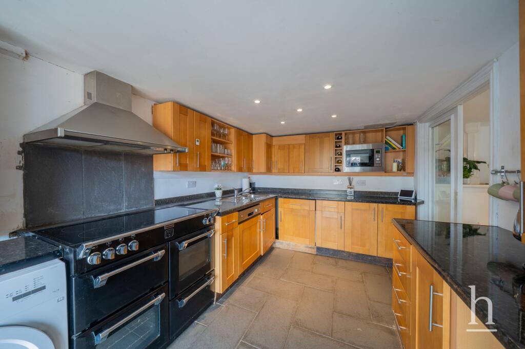 Black Horse Hill, West Kirby, CH48 photo 3