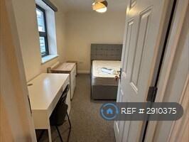 4 bedroom semi-detached house for rent
