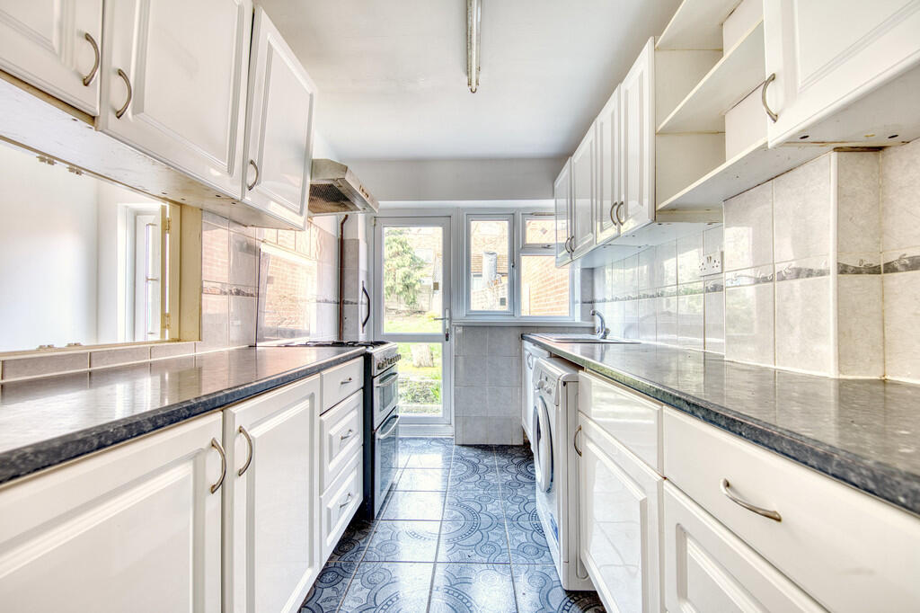 Elmcroft Avenue photo 4