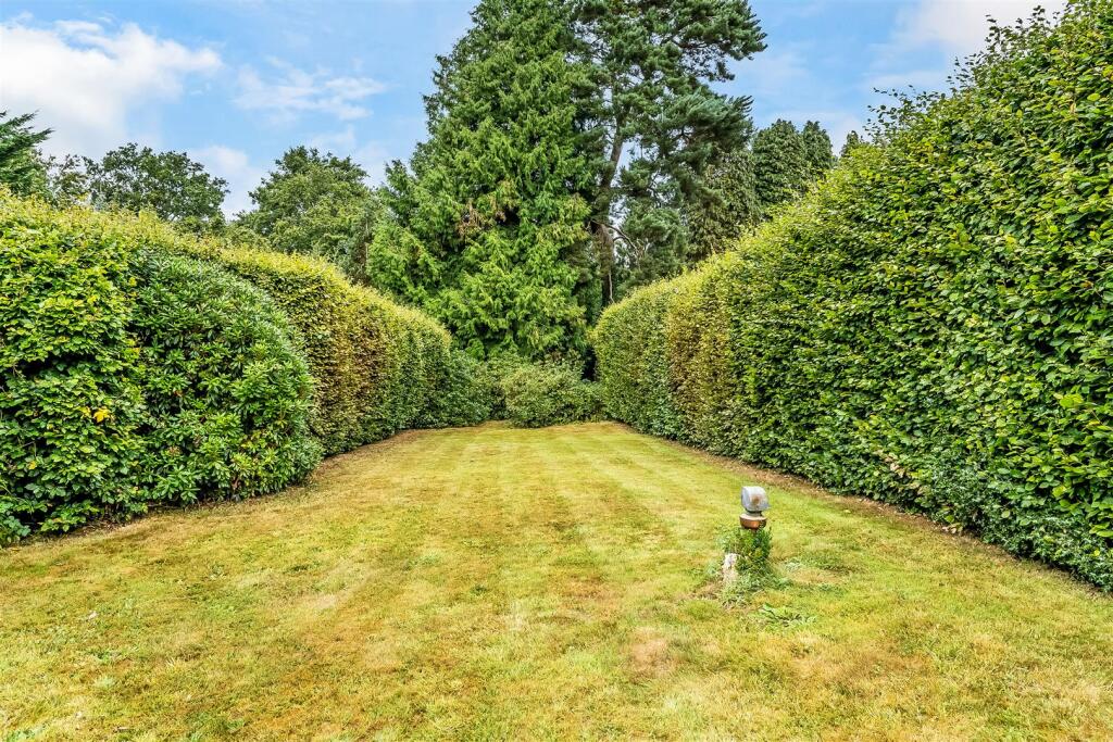 Snatts Hill, Oxted photo 3