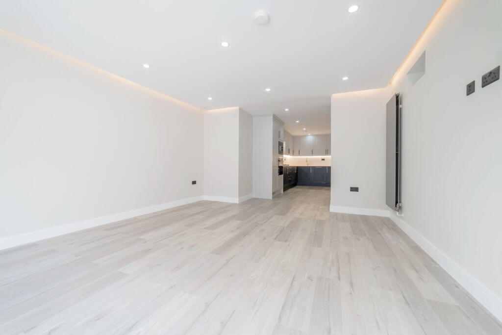 Apartment in Croydon - View 4