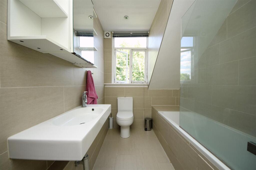 Apartment in London - More