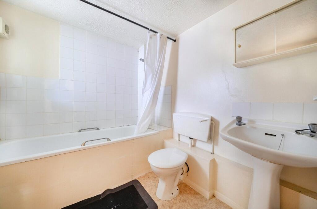Apartment in High Wycombe, Booker - View 5