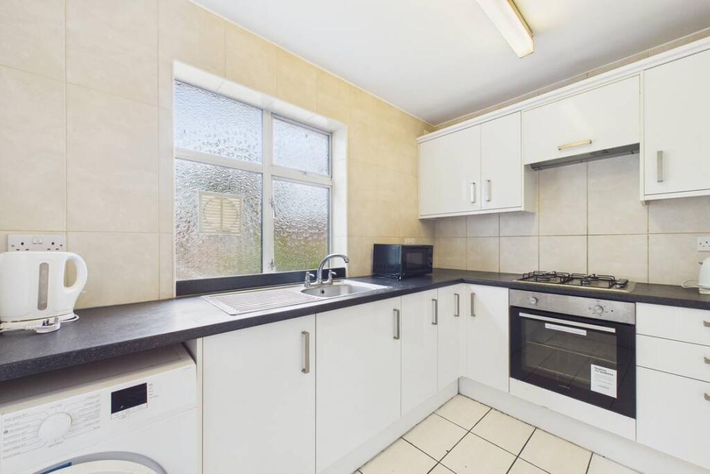House in Slough - View 3