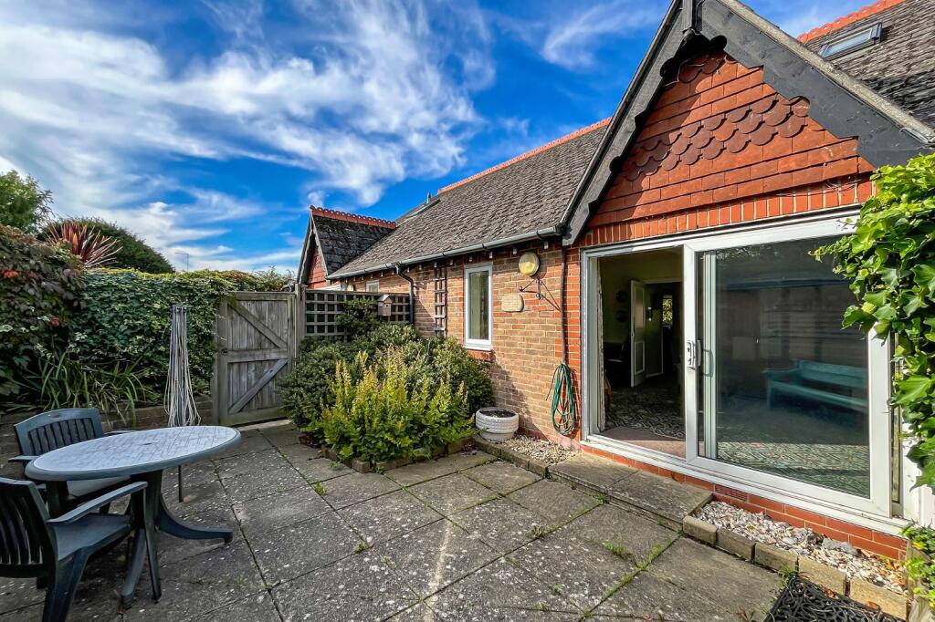 2-bed house on The Street, East Preston, Littlehampton, West Sussex, £300,000