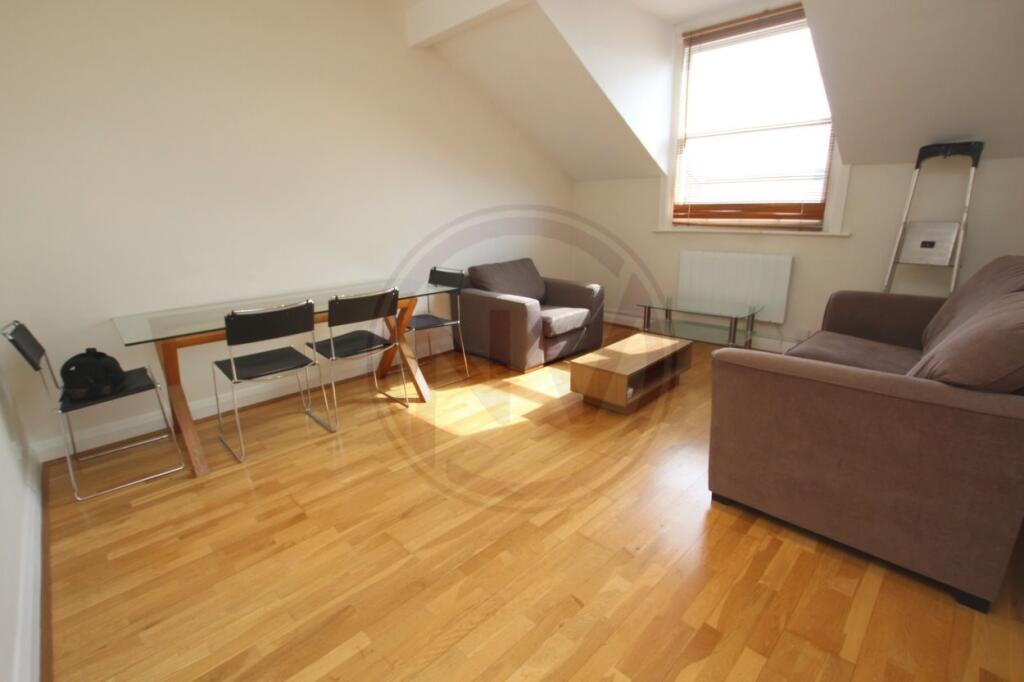 Main image of property: High Road, Arnos Grove, N11
