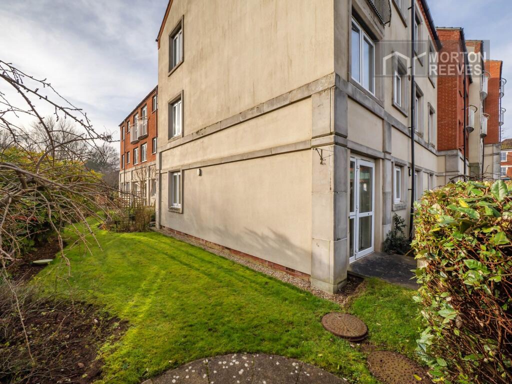 2-bed flat on 4 Warminger Court, £175,000