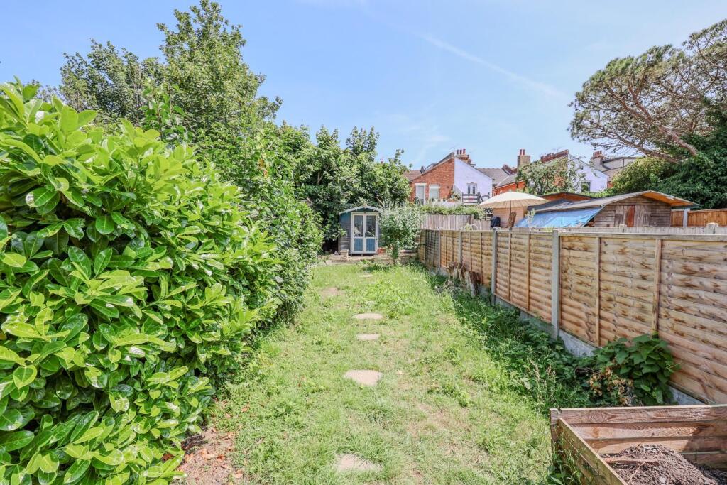 Apartment in Southend-on-Sea - View 3