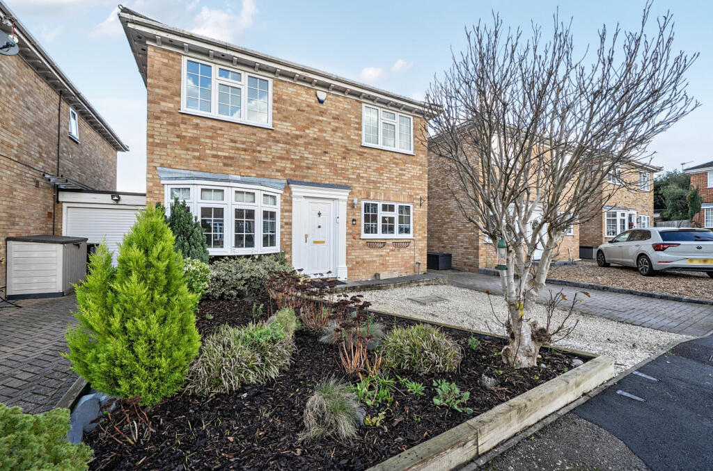 Main image of property: Challenor Close, Finchampstead, Wokingham, Berkshire, RG40
