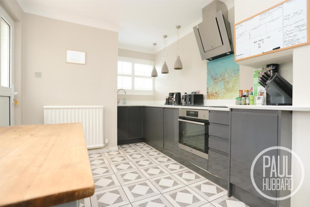 Dixon Drive, Oulton Broad, NR33 photo 4