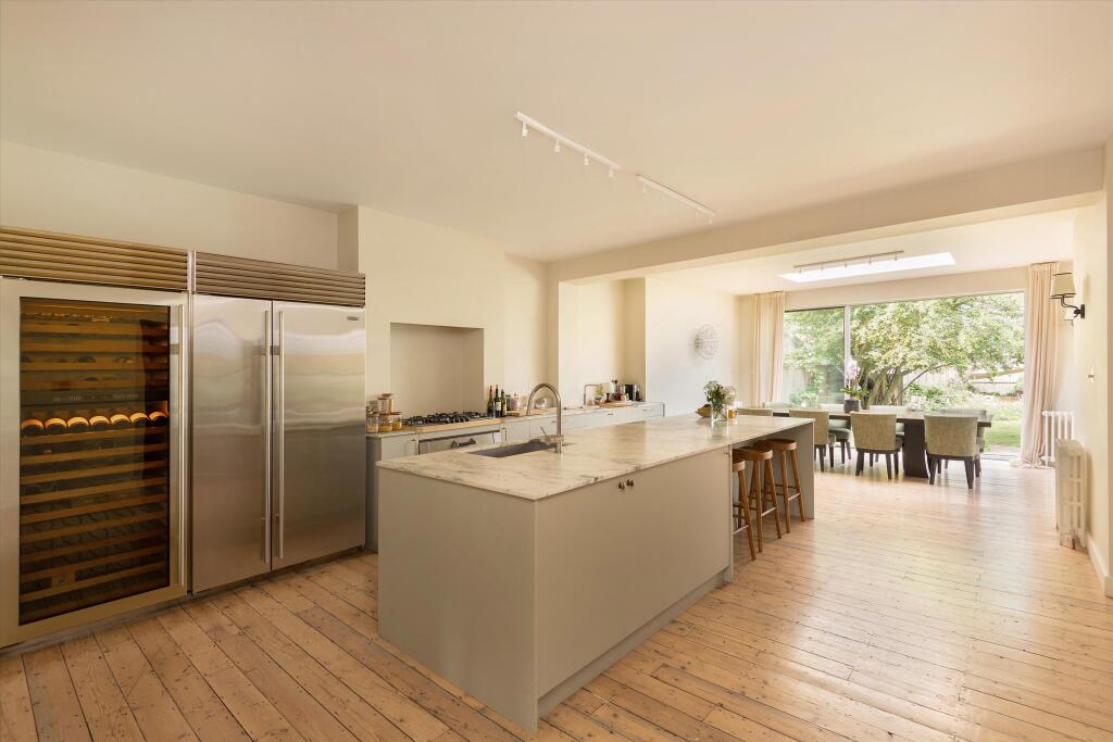 House in London, Brondesbury Park, Brondesbury - View 2