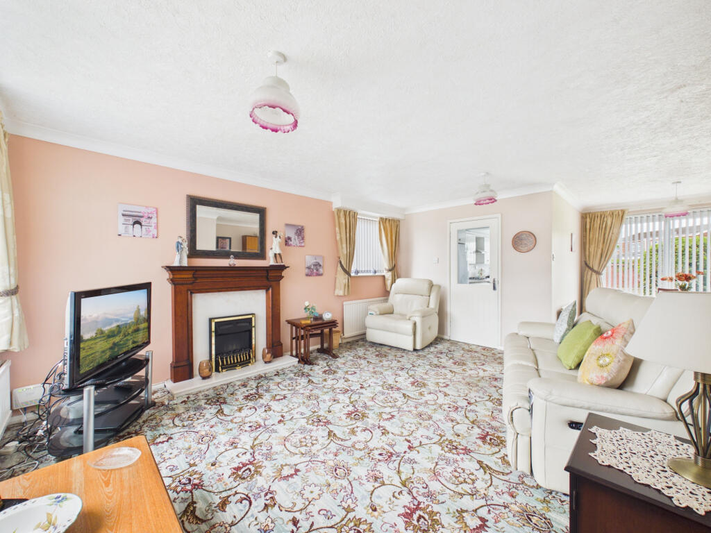 Eden Drive,  Hull, HU8 photo 3