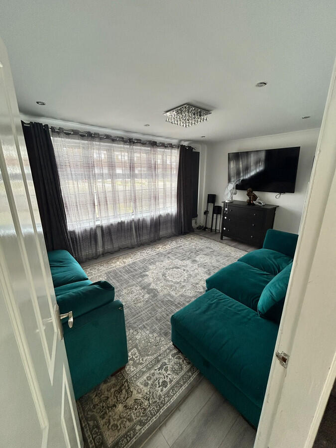 Vicarage Farm Road, Wellingborough, NN8 - View 3