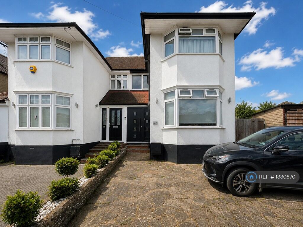 House in London, Northwood - View 4