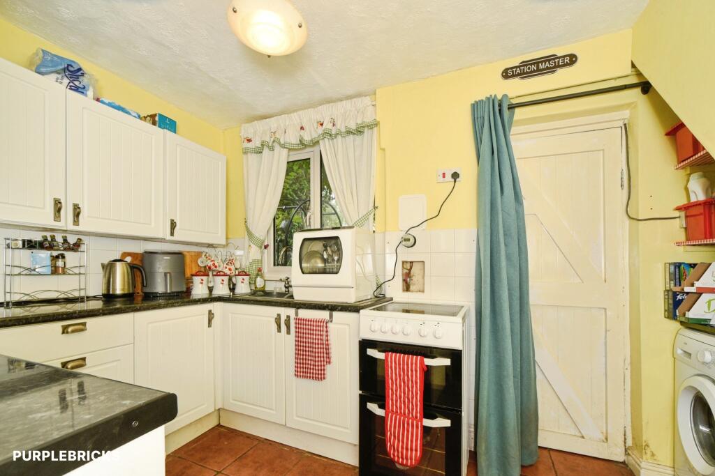 House in Swindon, Okus, Kingshill - More