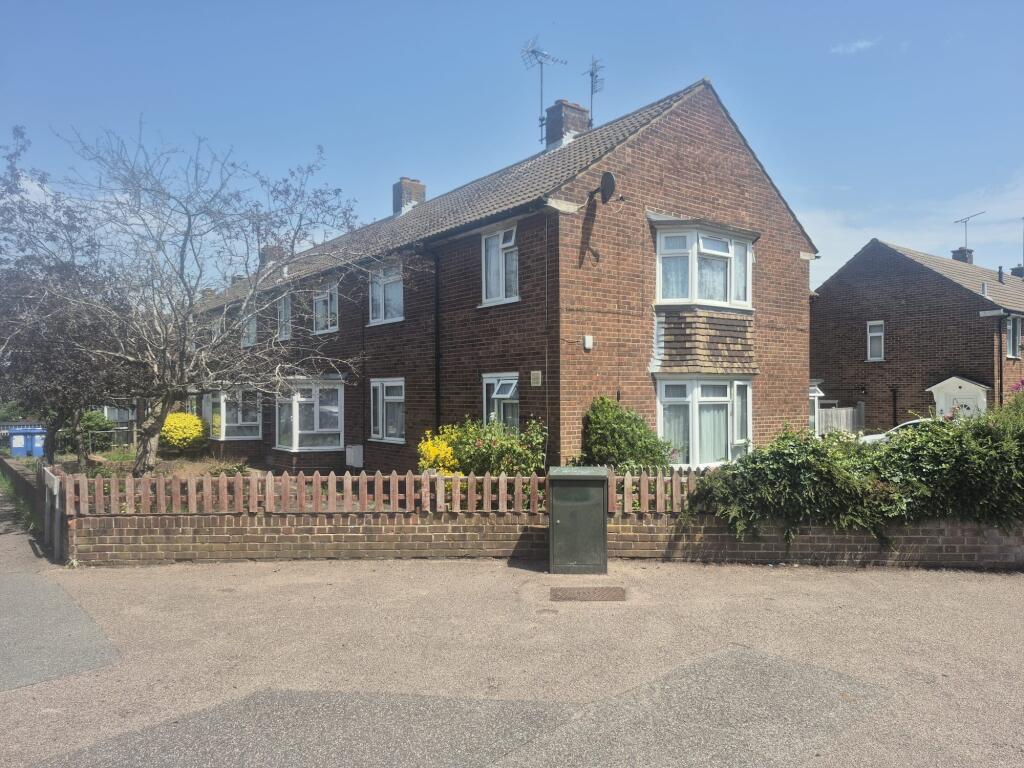 Main image of property: 33, Derwent Way, Gillingham, Kent ME8 0BT