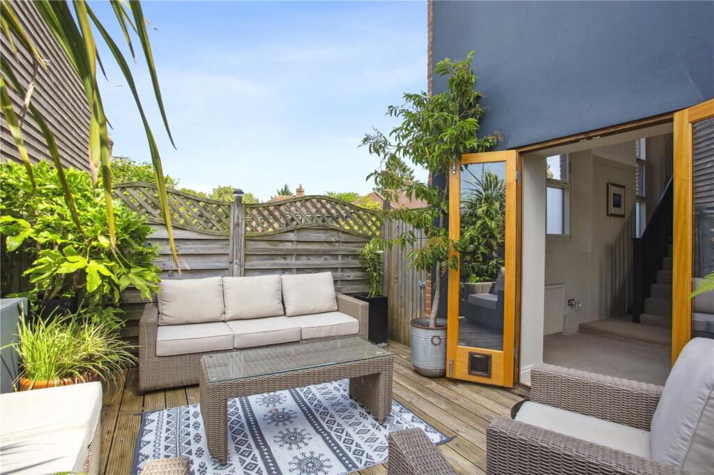 House in Lane End, Buckinghamshire - View 3