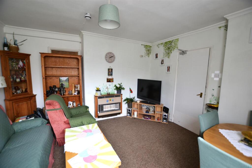 Apartment in Hatfield, Oxlease - View 3