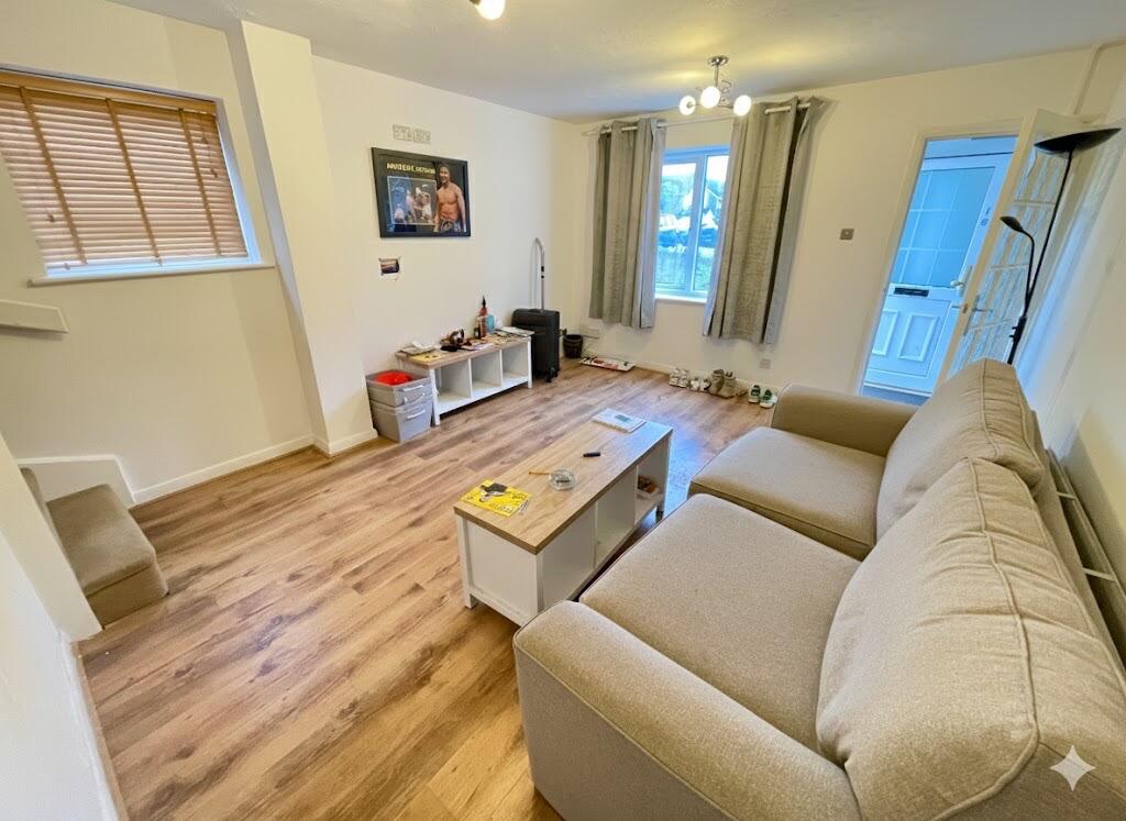 Heron Drive, Luton, Bedfordshire, LU2 7LZ photo 3