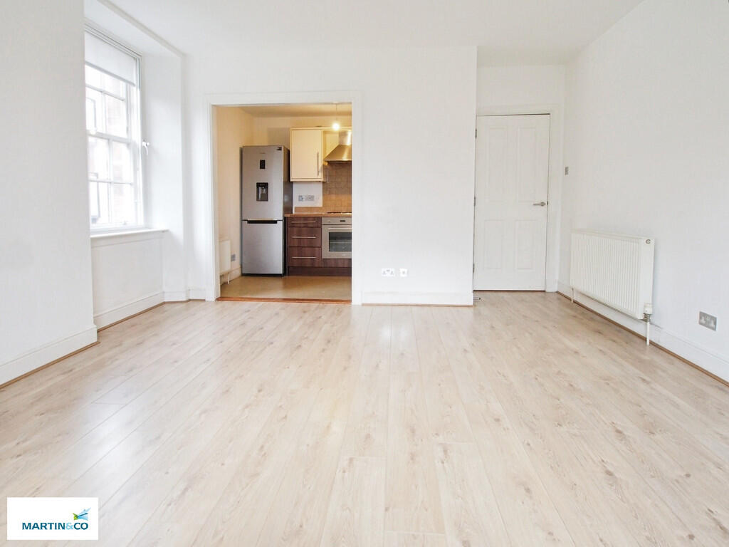 1/2, 27 Weighhouse Close photo 4