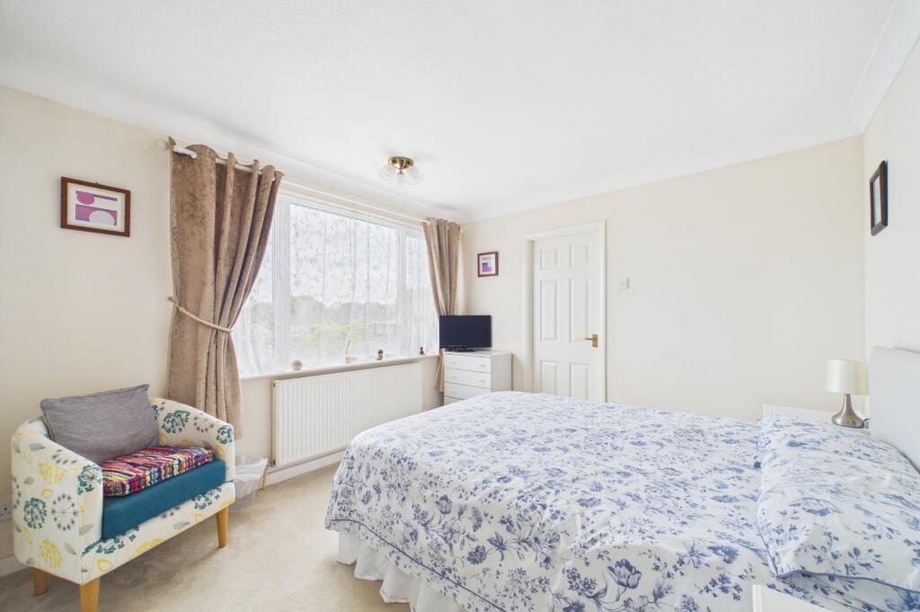 House in Bracknell - More