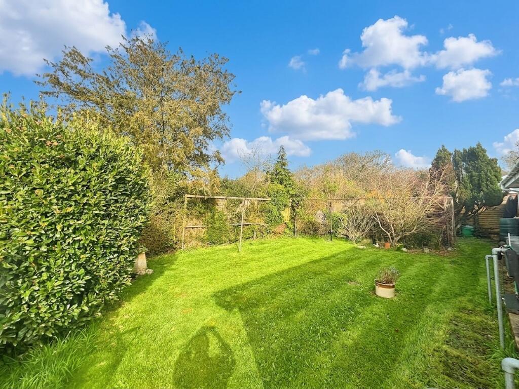 Tinneys Close, Woodfalls, SP5 photo 2