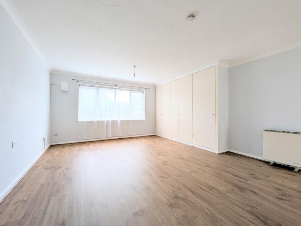 Apartment in Horsham, North Horsham - View 2