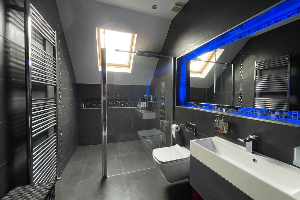 Additional image 15 of Littlebeck, Gilstead Lane, Bingley, BD16 3LN