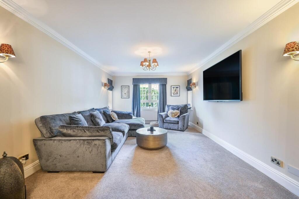 Apartment in Reigate and Banstead, Surrey - View 5