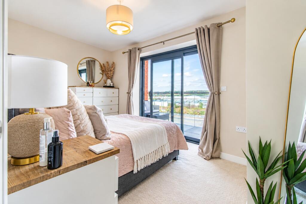 Kingman Way, Newbury, Berkshire, RG14 photo 3