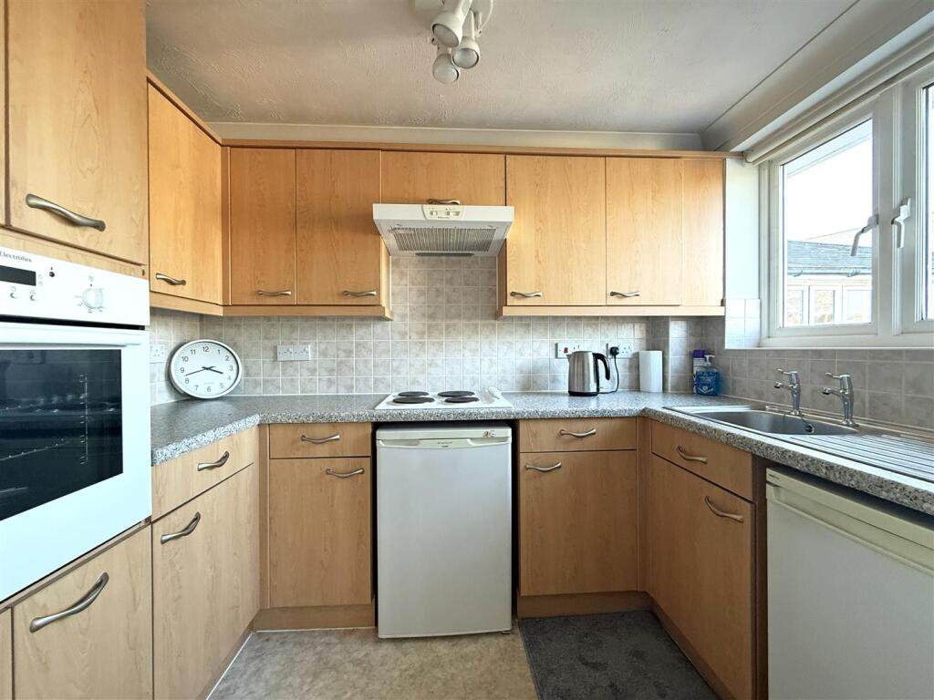 Hazeldine Court, Longden Coleham, Shrewsbury photo 3