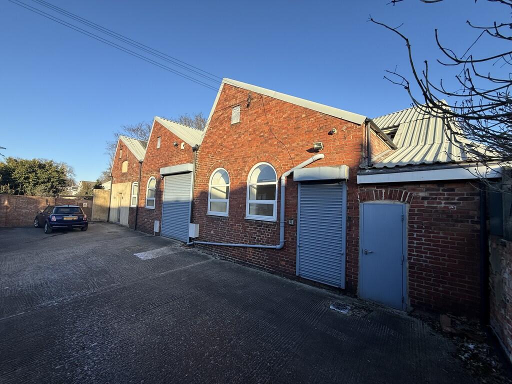 Main image of property: 51a St Peters Street, South Croydon, Surrey CR2 7DG