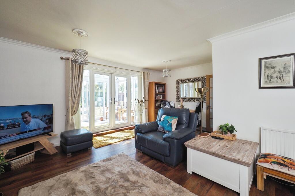 House in Nottingham, Wollaton Vale - More