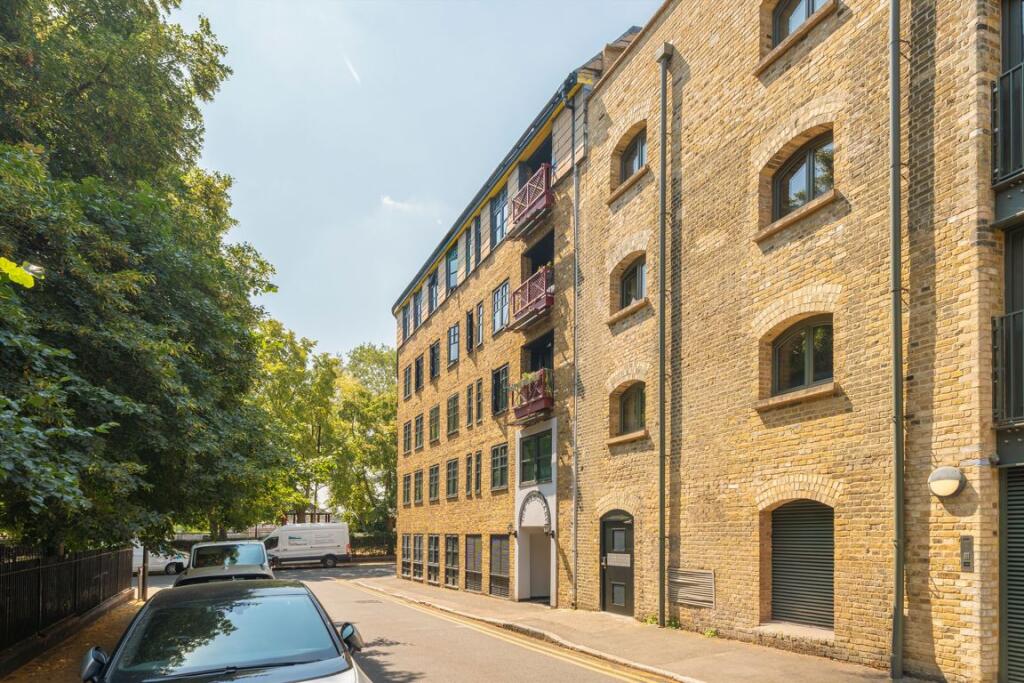 Main image of property: Reardon Path, Wapping