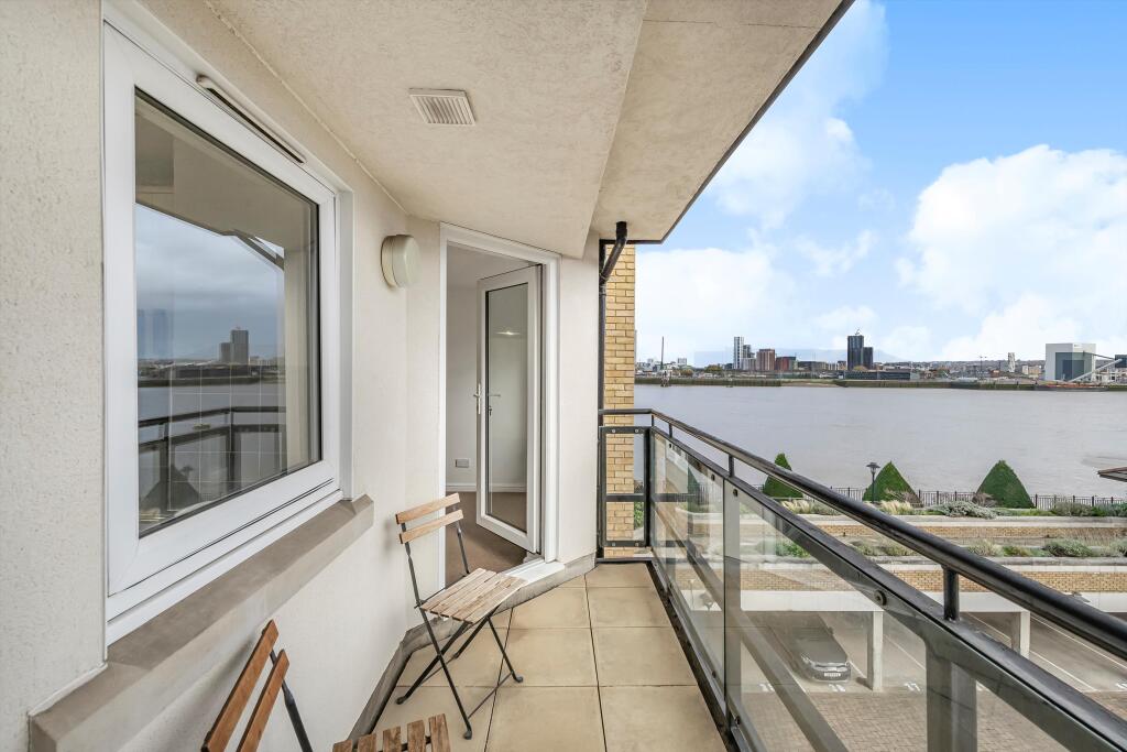 Galleons View, Stewart Street, London, E14 photo 4
