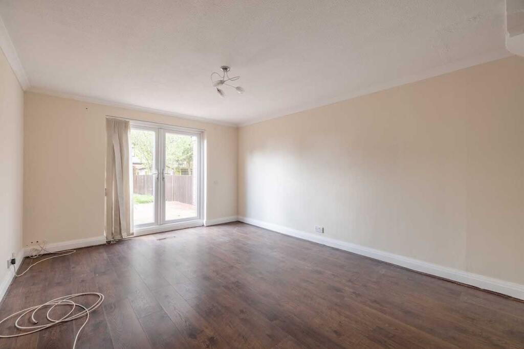 House in Richings Park, Iver - View 4