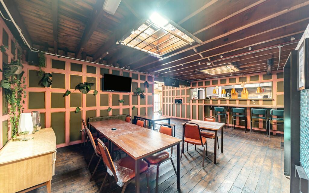 8689817-interior25.jpg
