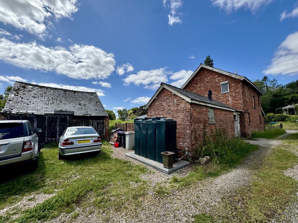 House in Lincoln - View 5