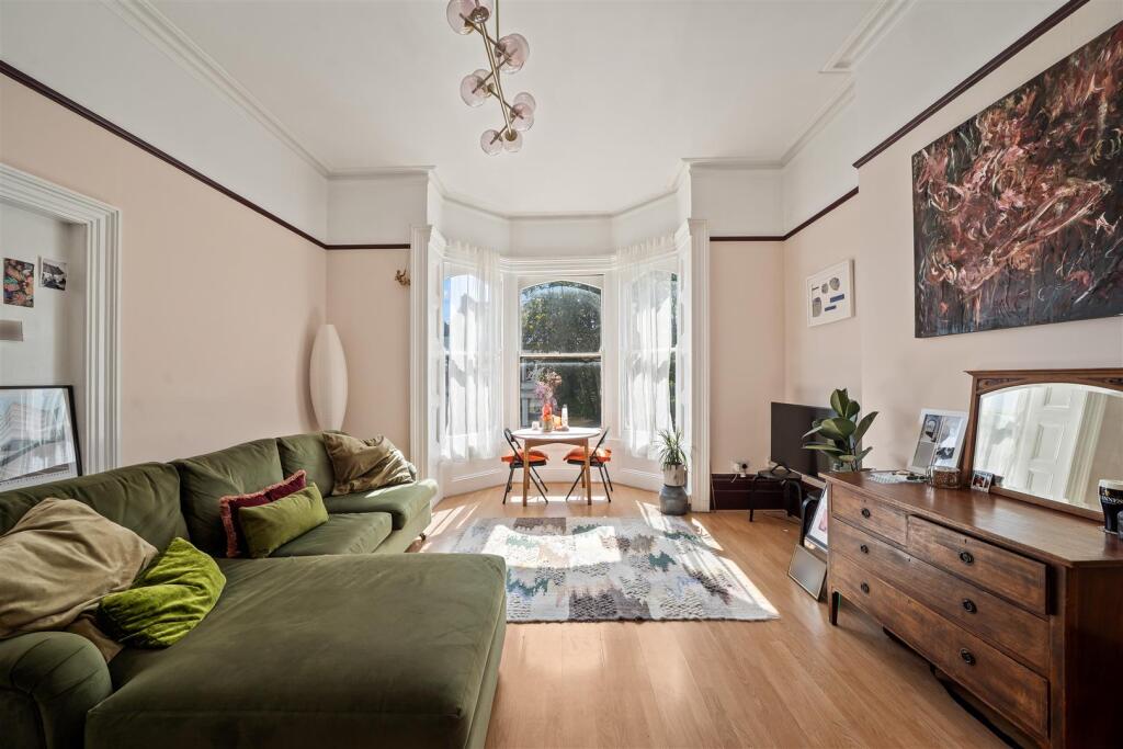 Apartment in London - More