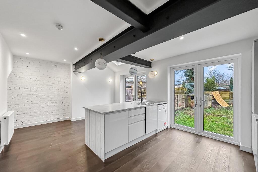 Houldsworth Avenue, Timperley photo 5