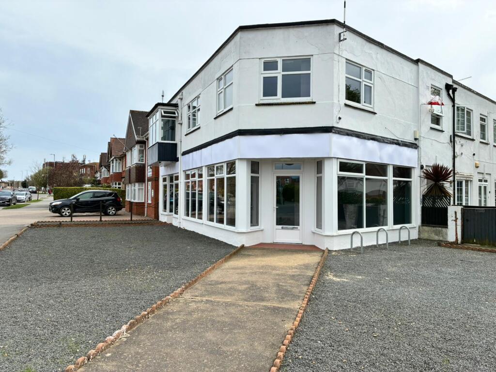 Main image of property: 32 - 34 Castleton Boulevard, Skegness, Lincolnshire PE25 2TX